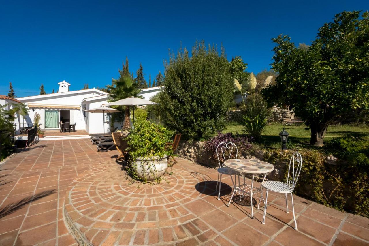 Private Heated Pool, Jacuzzi & 1225M2 Garden In Villa Cipreses Frigiliana Extérieur photo